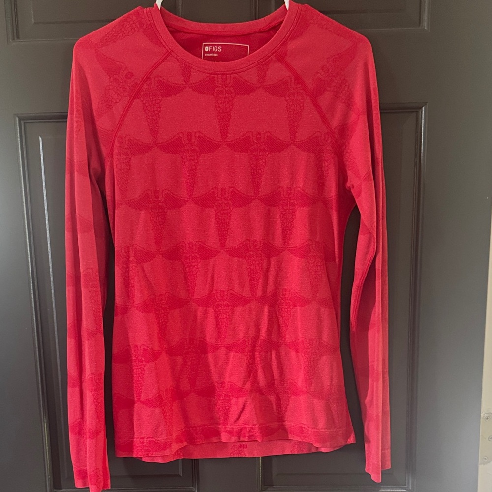 Figs Women’s Long-Sleeve Seamless Performance Top in Red